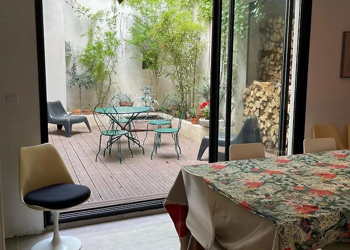 Artist - Courtyard, Terrace, Grand Piano Feriehus *