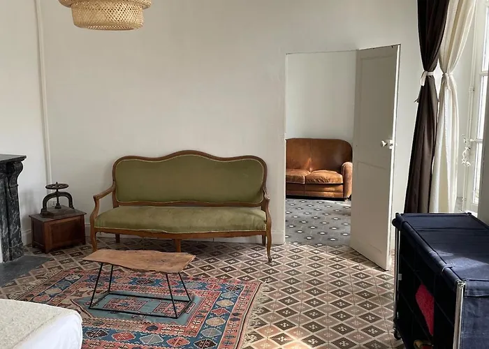 Artist - Courtyard, Terrace, Grand Piano * Siran (Herault)